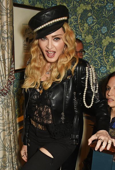 Madonna out and about in London 27 October 2016 - Pictures (9)