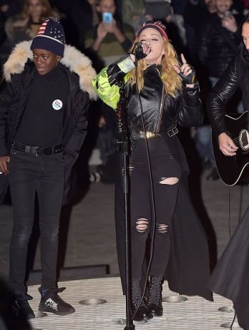 Madonna performs 5 acoustic songs at Washington Square Park  New York (28)