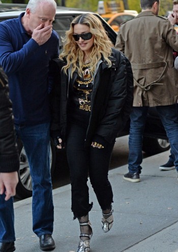 Madonna shooting "Carpool Karaoke" video with James Corden, New York 16 November 2016 (9)