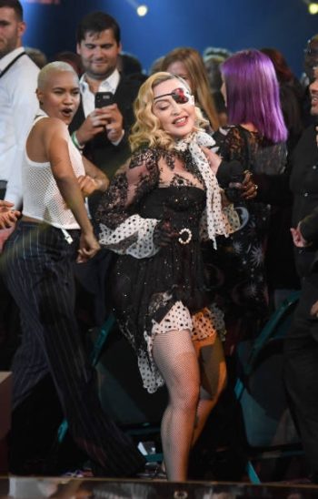 Madonna performs Medellín at the 2019 Billboard Music Awards - 1 May 2019 - Pictures (10)