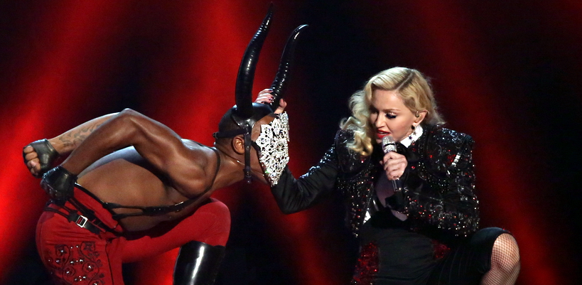 [Update: Full Performance Video added] Madonna performance at the BRIT Awards [25 February 2015 – Pictures & Videos]