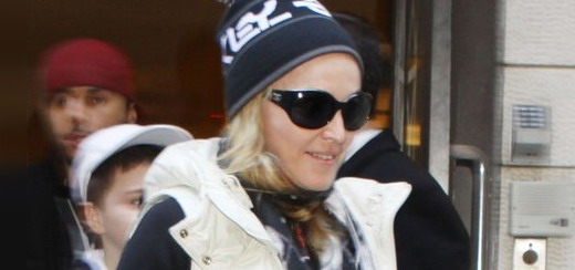 Madonna at the Kabbalah Centre in New York [10 December 2011 – HQ Pictures]