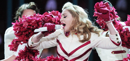 Extrait « Give me all your Luvin » du MDNA Tour DVD [ET Online – 2 minutes]