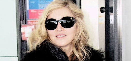 Madonna à l’aéroport d’Heathrow de Londres [24 octobre 2011 – photos HQ]