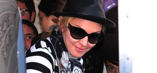 Madonna au centre de Kabbale à Beverly Hills [25 février 2012 – Photos]