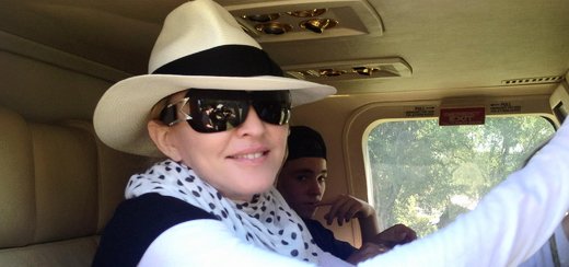 Madonna visits Ile à Vache with Sean Penn, Haiti [26 November 2013 – Pictures]