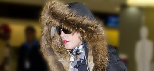 Madonna arrive à l&rsquo;aéroport JFK de New York [23 décembre 2013 – Photos]