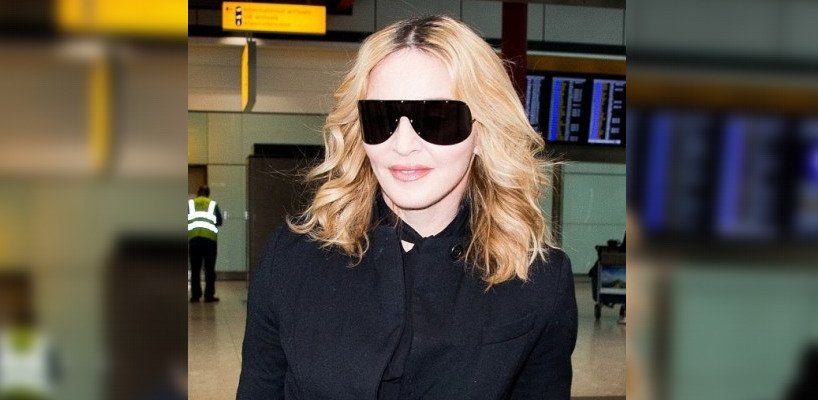 Madonna arrive à l&rsquo;aéroport d&rsquo;Heathrow à Londres [12 Septembre 2016 – Photos]