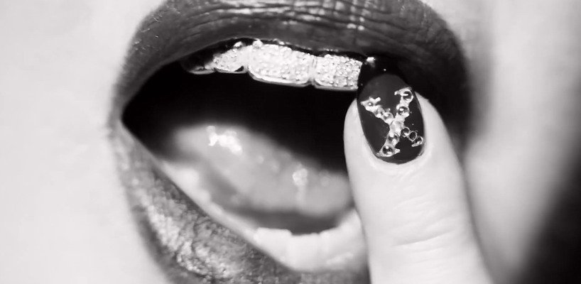 La vidéo officielle de « Crave » (Tracy Young Dangerous Remix)