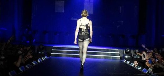 MDNA à l&rsquo;Olympia [Show complet en HD – MKV – 1.5GB]